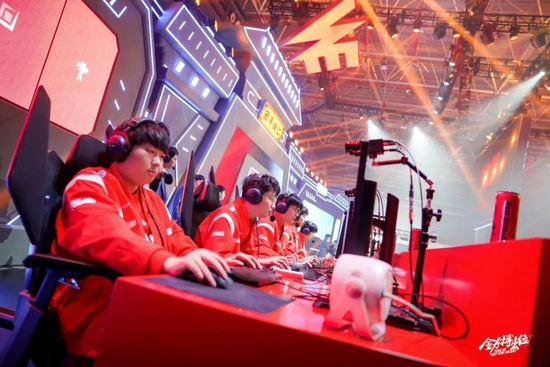 尔西在其边 尔西在其边